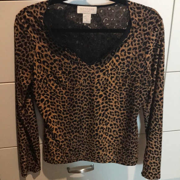 HOST PICK 9/1 TOPS - Express Leopard Top - Picture 2 of 10